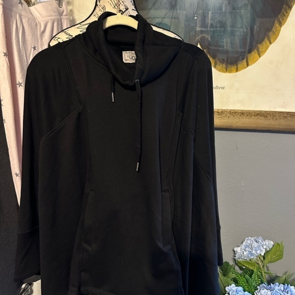 Ugg NWOT poncho
